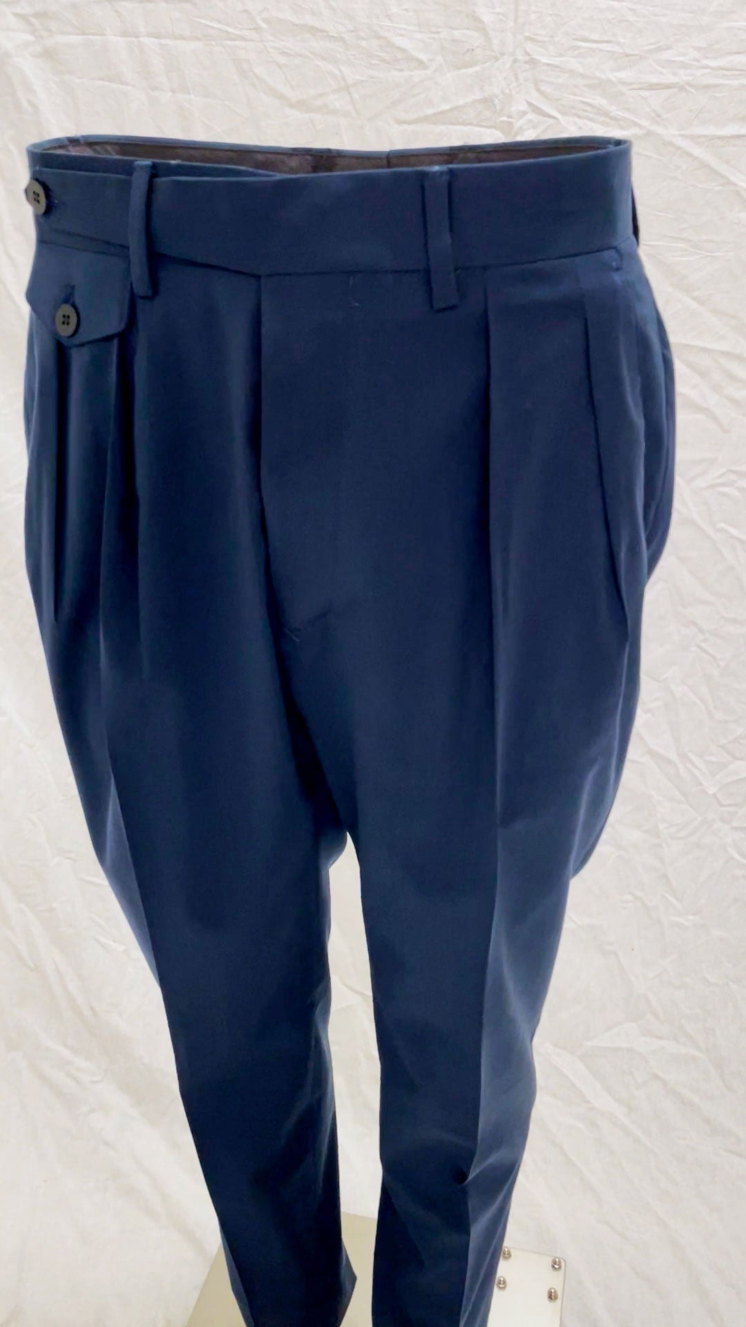 Pantalone Blu con Pinces – Sartoriale, Tasca America, Taglio Moderno