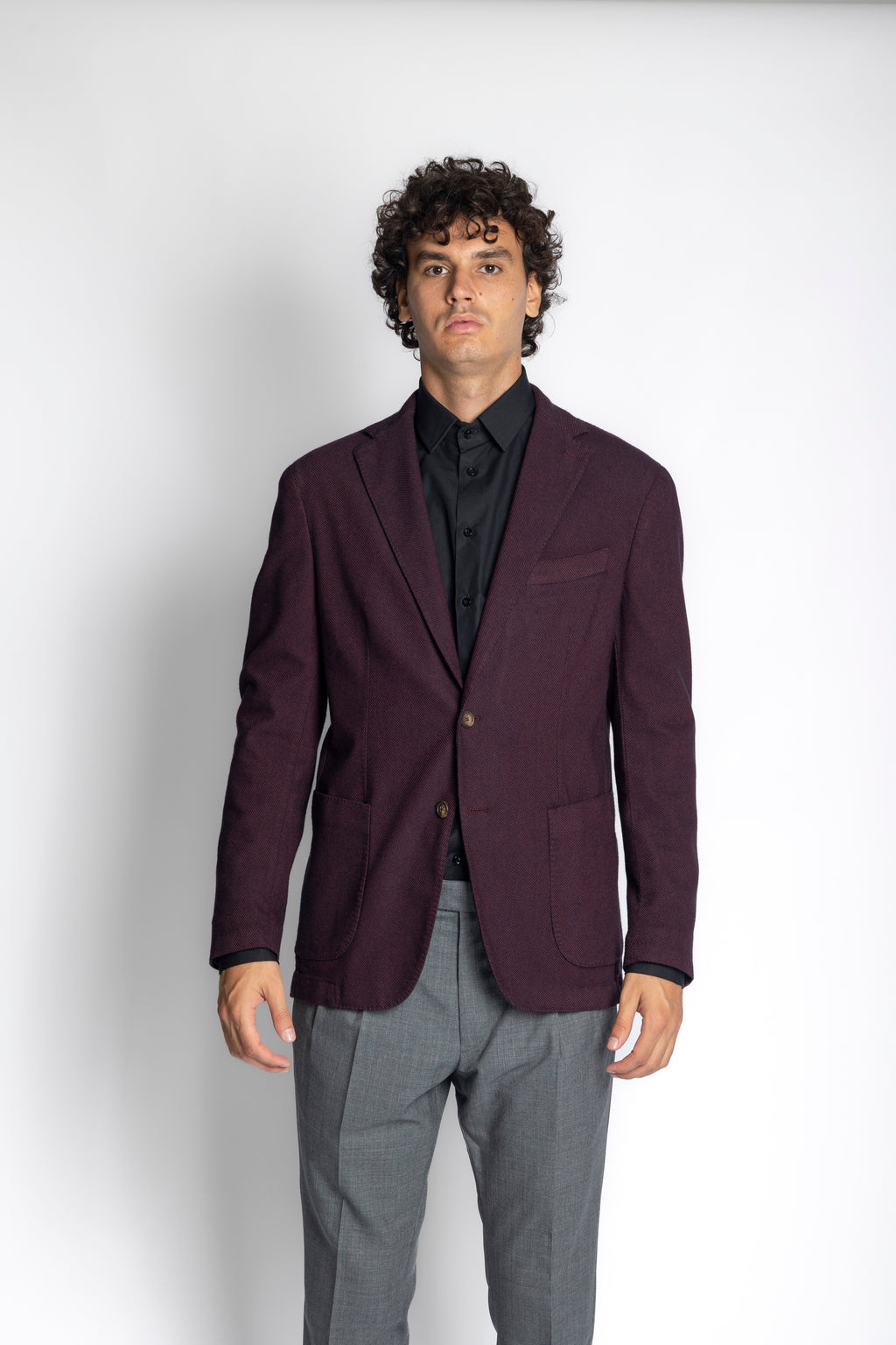 Giacca bordeau, due bottoni in flanella, sfoderata. Rever 8cm