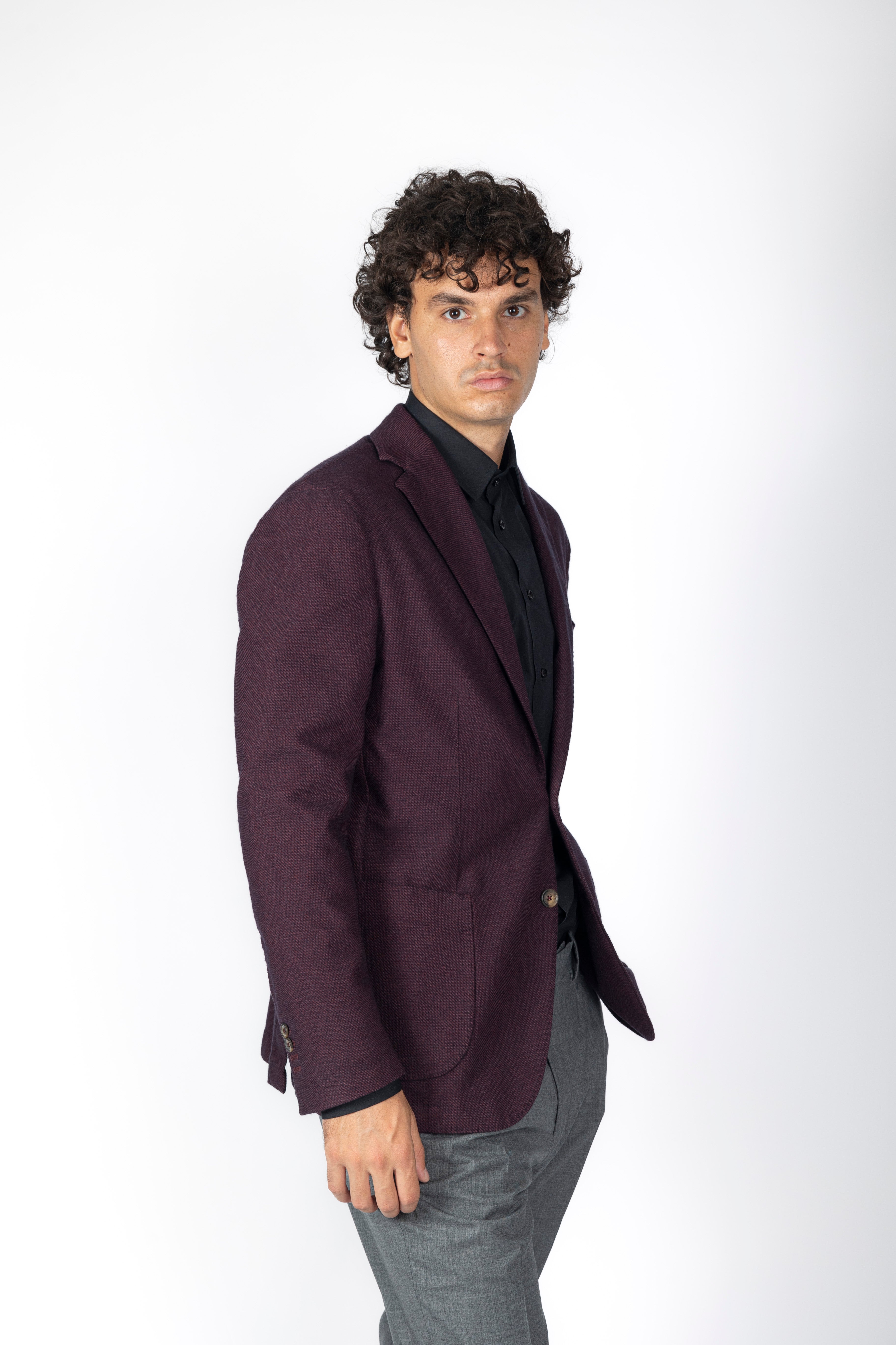 Giacca bordeau, due bottoni in flanella, sfoderata. Rever 8cm