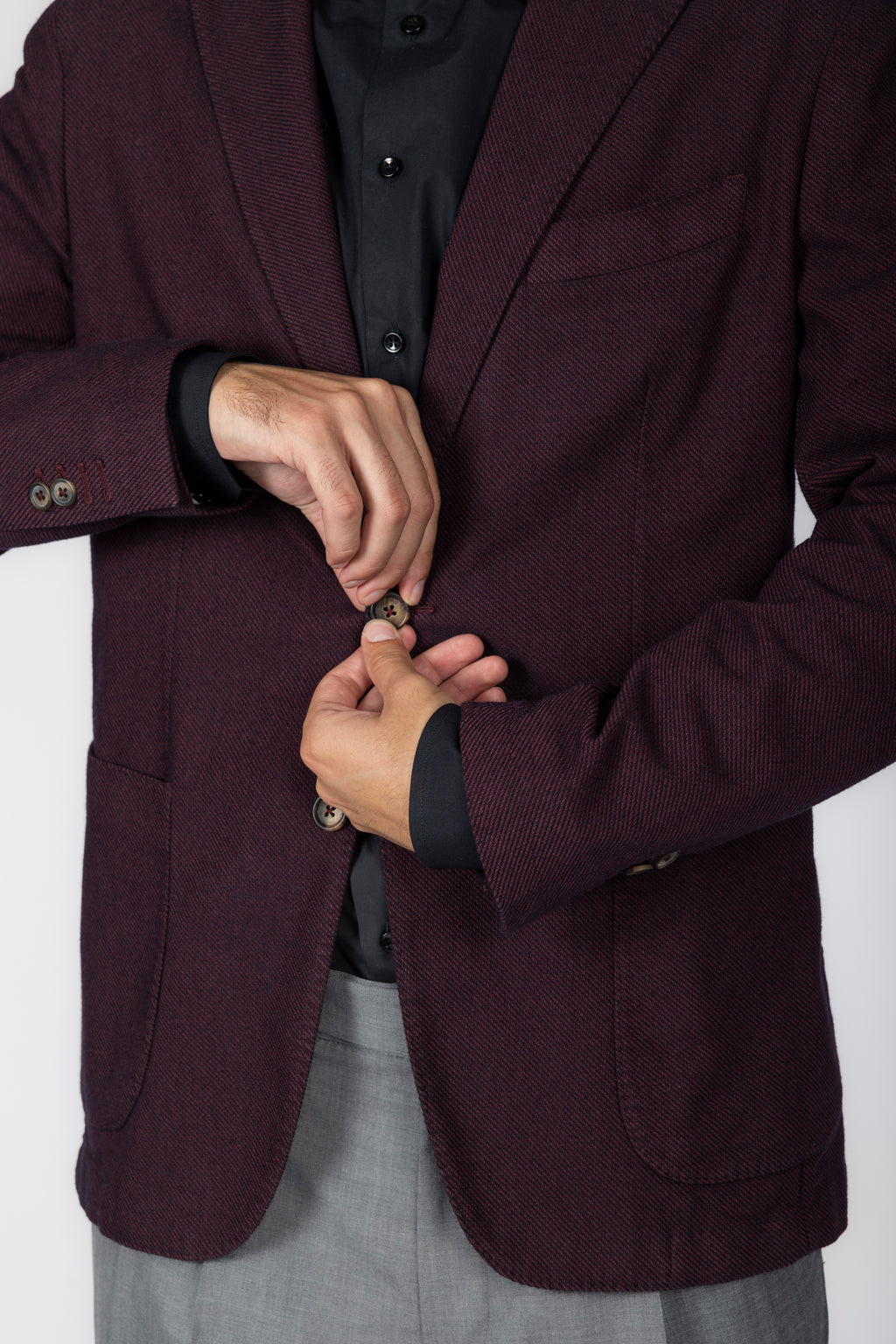 Giacca bordeau, due bottoni in flanella, sfoderata. Rever 8cm