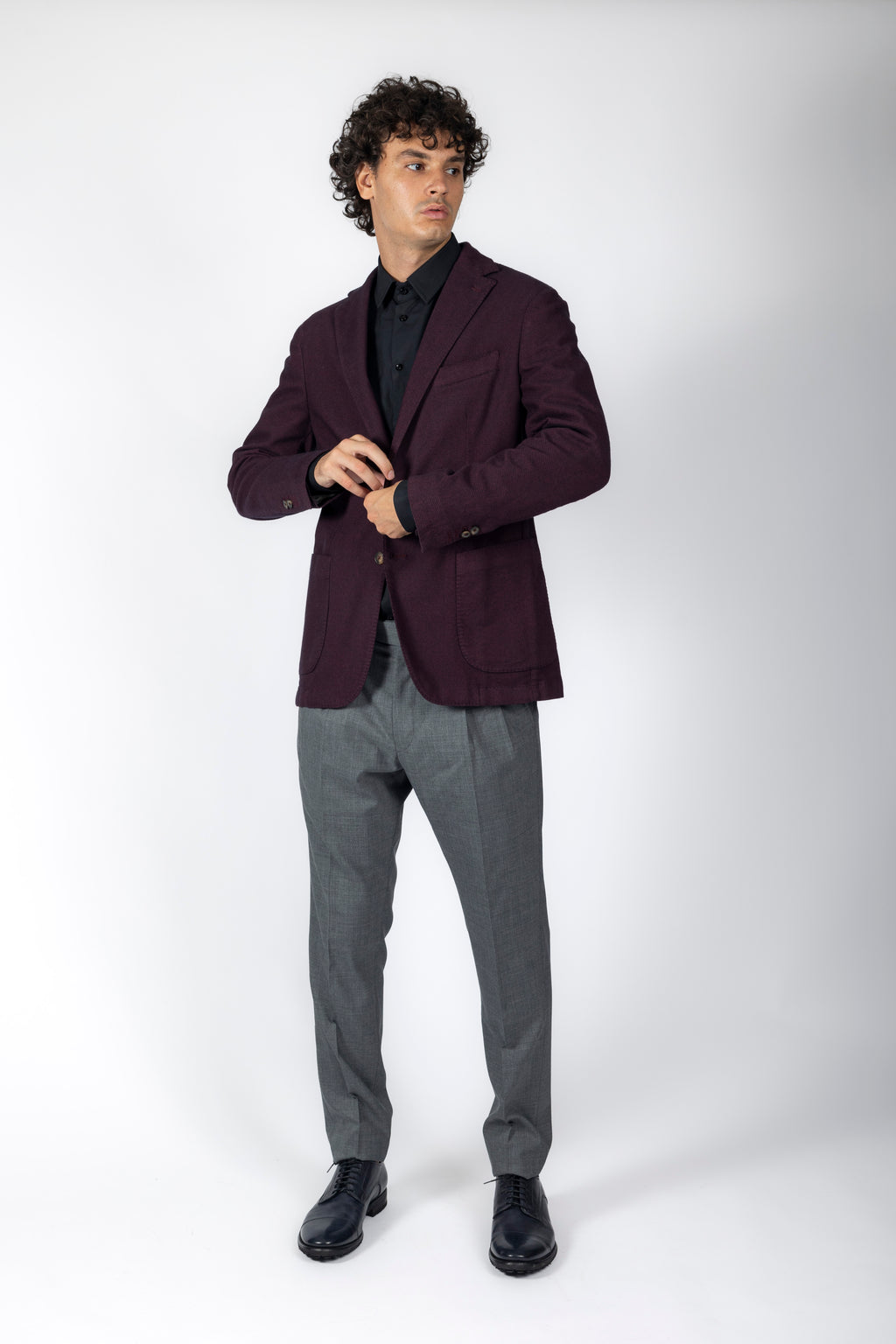 Giacca bordeau, due bottoni in flanella, sfoderata. Rever 8cm